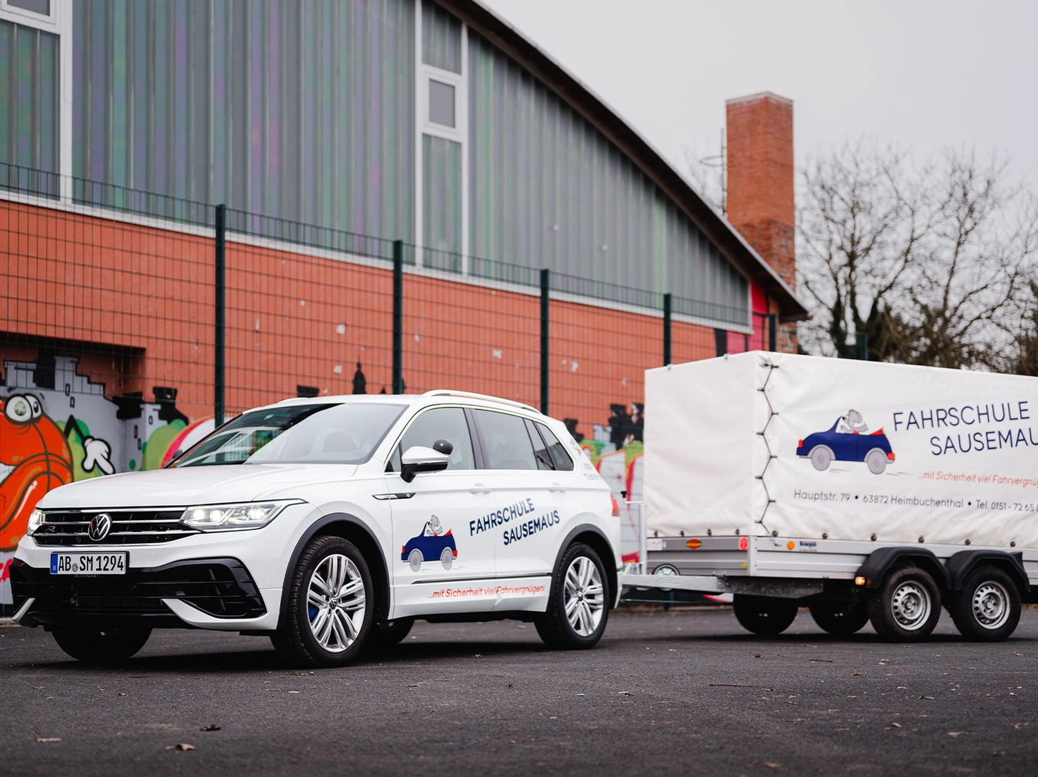 Benedikt Pfister, Fahrschule Sausemaus, Aschaffenburg, Heimbuchenthal, Mainaschaff , Theorieunterricht, Auffrischungsfahrten, Simulatorausbildung, VR-Ausbildung, Wöchentlich Prüfungen, Aufbauseminare für Fahranfänger. 