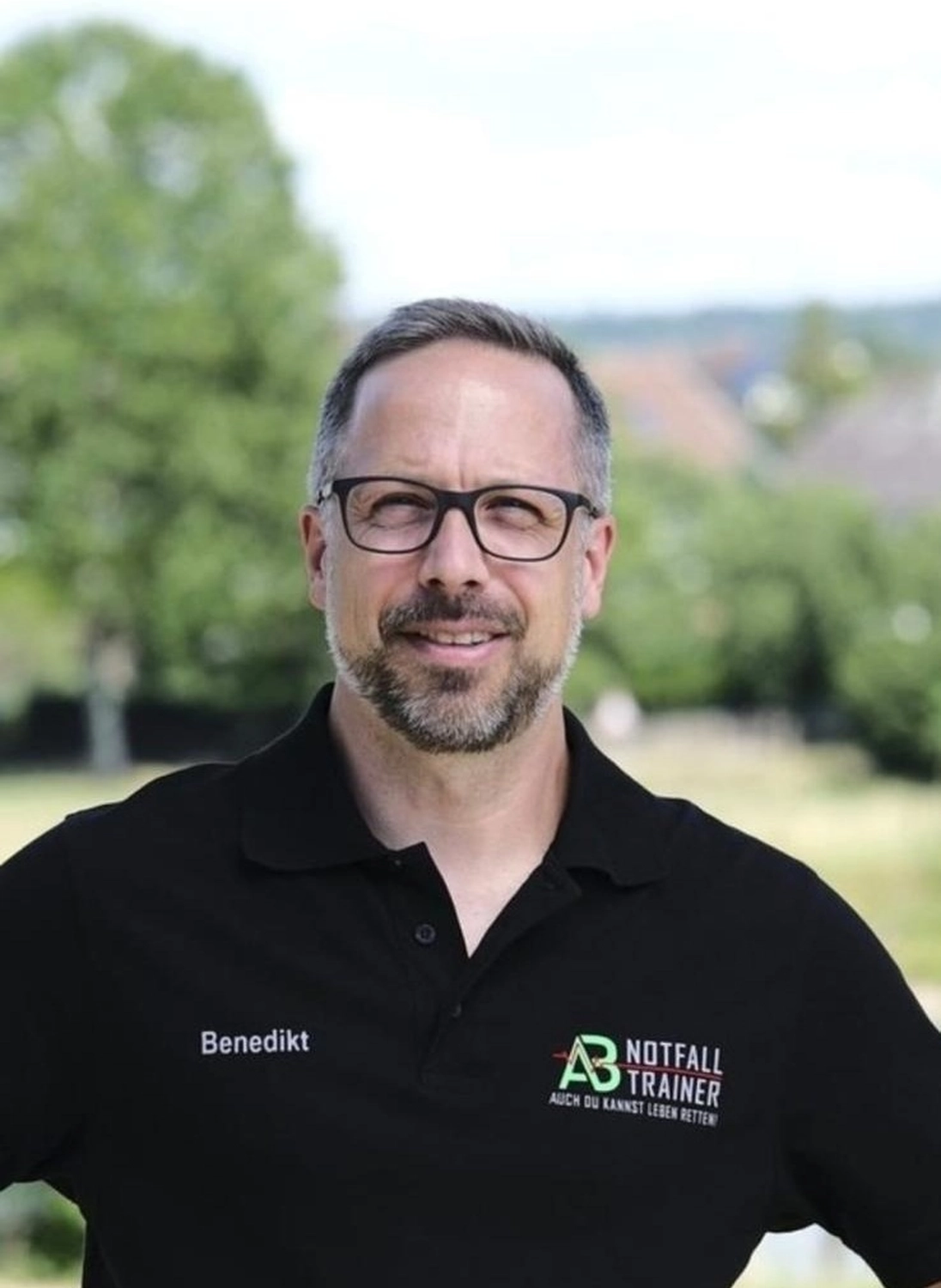 Benedikt Pfister, Fahrschule Sausemaus, Aschaffenburg, Heimbuchenthal, Mainaschaff , Theorieunterricht, Auffrischungsfahrten, Simulatorausbildung, VR-Ausbildung, Wöchentlich Prüfungen, Aufbauseminare für Fahranfänger. 